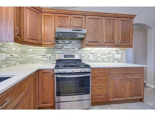 34 Fieldstone Way, Sylvan Lake, AB - Indoor Photo Showing Kitchen