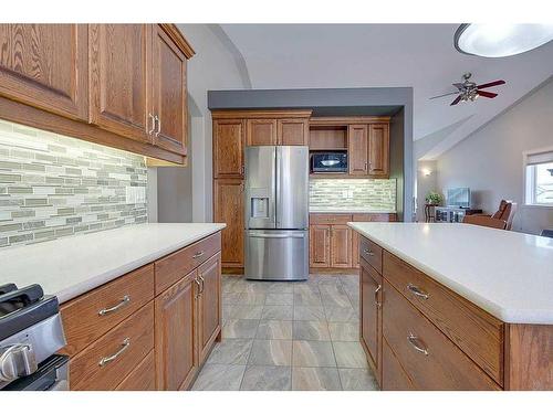 34 Fieldstone Way, Sylvan Lake, AB - Indoor Photo Showing Kitchen