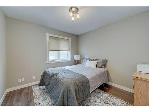 34 Fieldstone Way, Sylvan Lake, AB - Indoor Photo Showing Bedroom