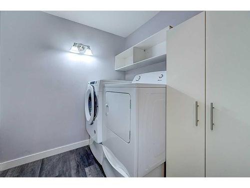 34 Fieldstone Way, Sylvan Lake, AB - Indoor Photo Showing Laundry Room