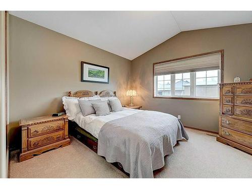 34 Fieldstone Way, Sylvan Lake, AB - Indoor Photo Showing Bedroom