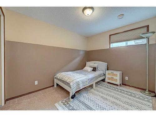 34 Fieldstone Way, Sylvan Lake, AB - Indoor Photo Showing Bedroom