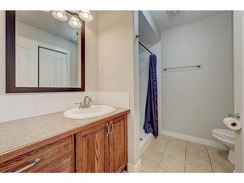 34 Fieldstone Way, Sylvan Lake, AB - Indoor Photo Showing Bathroom