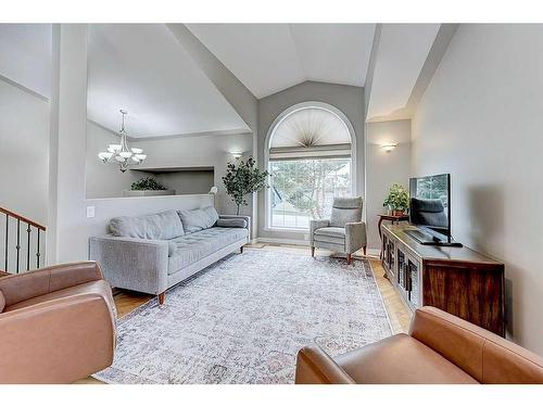 34 Fieldstone Way, Sylvan Lake, AB - Indoor Photo Showing Living Room