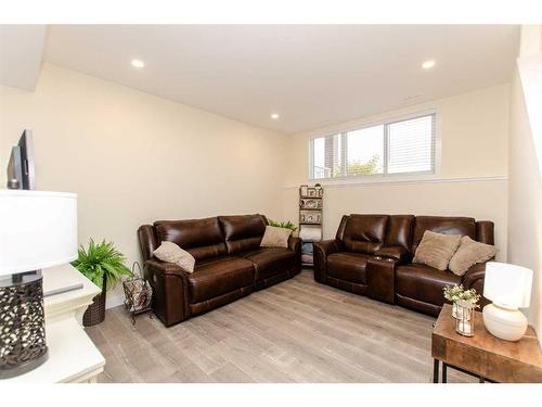 4086 Ryders Ridge Boulevard, Sylvan Lake, AB - Indoor Photo Showing Living Room