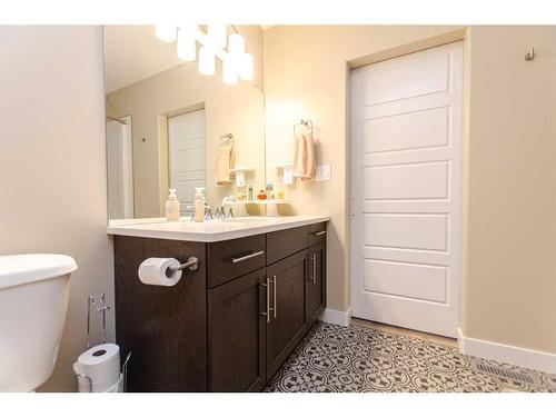 4086 Ryders Ridge Boulevard, Sylvan Lake, AB - Indoor Photo Showing Bathroom