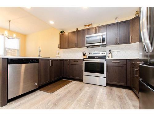 4086 Ryders Ridge Boulevard, Sylvan Lake, AB - Indoor Photo Showing Kitchen