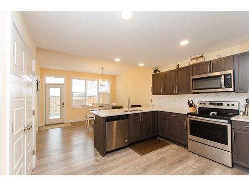 4086 Ryders Ridge Boulevard, Sylvan Lake, AB - Indoor Photo Showing Kitchen