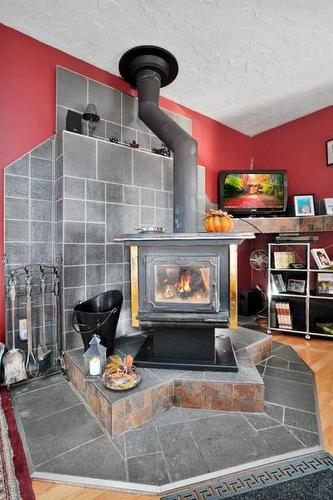 45040 Twp Rd 421A, Rural Ponoka County, AB - Indoor With Fireplace