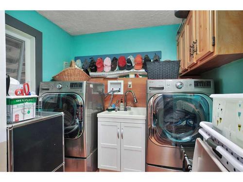 45040 Twp Rd 421A, Rural Ponoka County, AB - Indoor Photo Showing Laundry Room