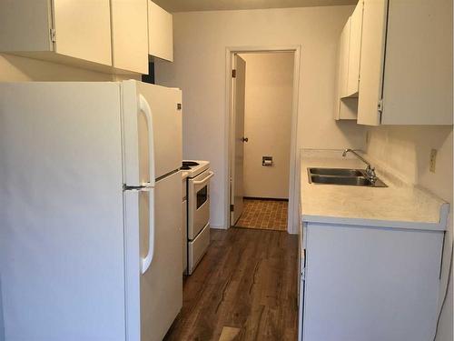 3922 45 Street, Red Deer, AB - Indoor Photo Showing Kitchen With Double Sink