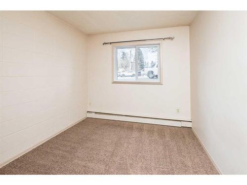 1-16-4750 55 Street, Red Deer, AB - Indoor Photo Showing Other Room