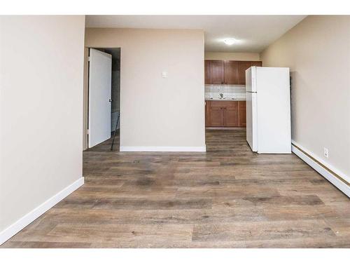 1-16-4750 55 Street, Red Deer, AB - Indoor Photo Showing Kitchen