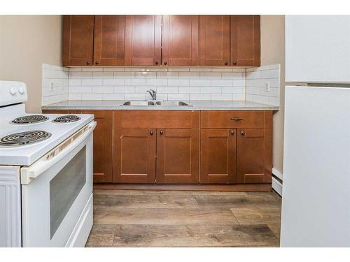 1-16-4750 55 Street, Red Deer, AB - Indoor Photo Showing Kitchen With Double Sink