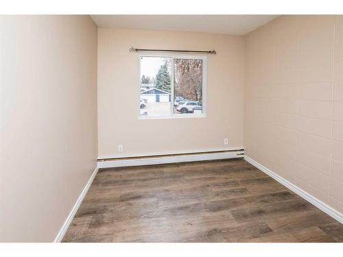 1-16-4750 55 Street, Red Deer, AB - Indoor Photo Showing Other Room