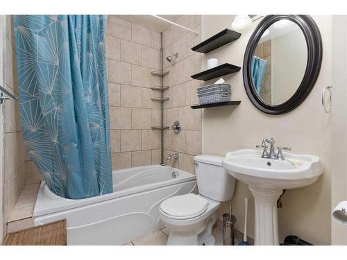 117 Bateson Street, Bittern Lake, AB - Indoor Photo Showing Bathroom