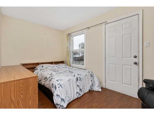 117 Bateson Street, Bittern Lake, AB - Indoor Photo Showing Bedroom