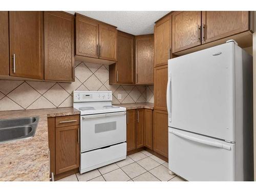 117 Bateson Street, Bittern Lake, AB - Indoor Photo Showing Kitchen With Double Sink