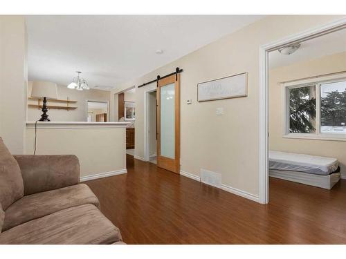 117 Bateson Street, Bittern Lake, AB - Indoor Photo Showing Living Room