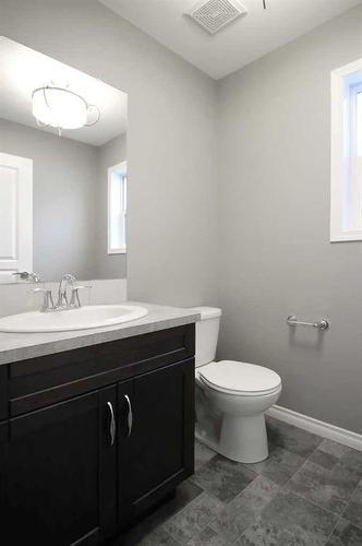 15 Hampton Crescent, Sylvan Lake, AB - Indoor Photo Showing Bathroom