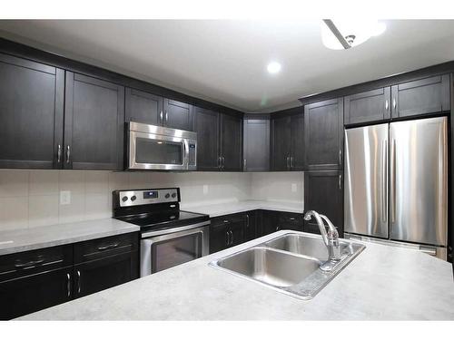 15 Hampton Crescent, Sylvan Lake, AB - Indoor Photo Showing Kitchen With Stainless Steel Kitchen With Double Sink With Upgraded Kitchen