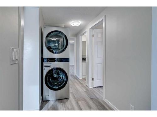 1912 20 Street, Delburne, AB - Indoor Photo Showing Laundry Room