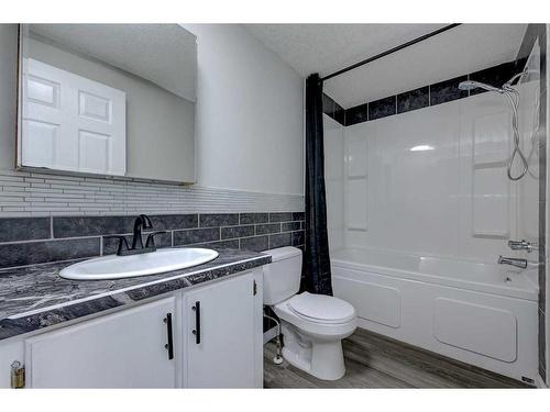 1912 20 Street, Delburne, AB - Indoor Photo Showing Bathroom