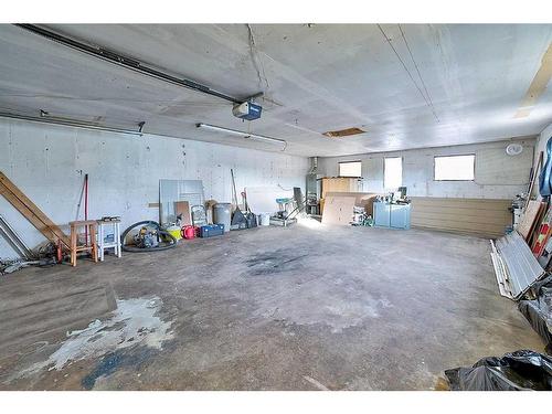 1912 20 Street, Delburne, AB - Indoor Photo Showing Garage