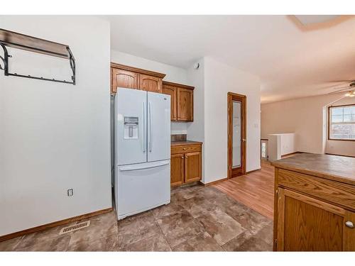 312 Jenner Crescent, Red Deer, AB - Indoor Photo Showing Kitchen