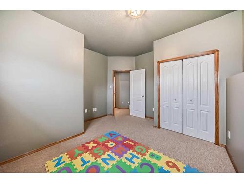 312 Jenner Crescent, Red Deer, AB - Indoor Photo Showing Bedroom