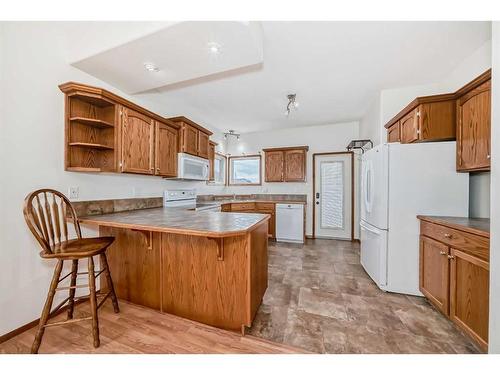 312 Jenner Crescent, Red Deer, AB - Indoor Photo Showing Kitchen