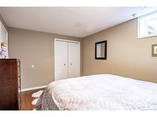 16 Mckinlay Crescent, Lacombe, AB - Indoor Photo Showing Bedroom