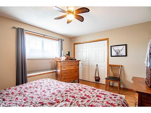 16 Mckinlay Crescent, Lacombe, AB - Indoor Photo Showing Bedroom