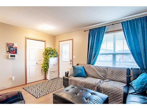 16 Mckinlay Crescent, Lacombe, AB - Indoor Photo Showing Living Room