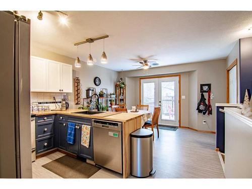 16 Mckinlay Crescent, Lacombe, AB - Indoor Photo Showing Kitchen