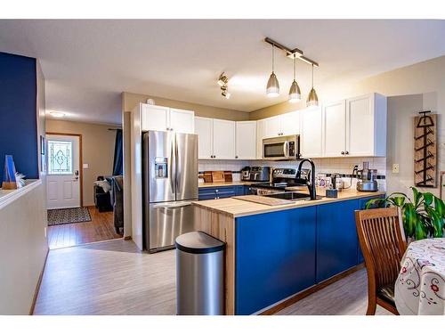 16 Mckinlay Crescent, Lacombe, AB - Indoor Photo Showing Kitchen With Double Sink