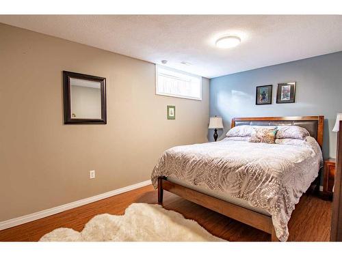 16 Mckinlay Crescent, Lacombe, AB - Indoor Photo Showing Bedroom