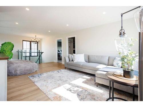 125 Emerald Drive, Red Deer, AB - Indoor Photo Showing Living Room