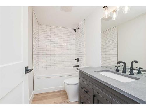 125 Emerald Drive, Red Deer, AB - Indoor Photo Showing Bathroom