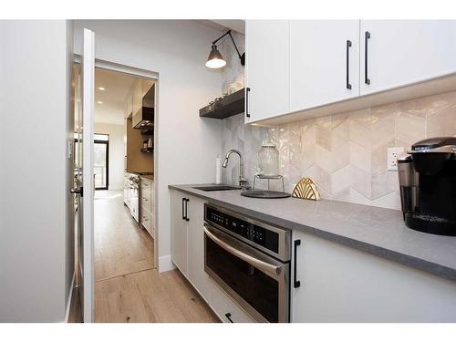 125 Emerald Drive, Red Deer, AB - Indoor Photo Showing Kitchen