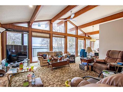 181 Grand Avenue, Norglenwold, AB - Indoor Photo Showing Living Room