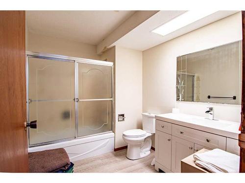 181 Grand Avenue, Norglenwold, AB - Indoor Photo Showing Bathroom