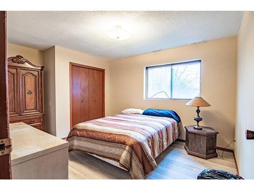 181 Grand Avenue, Norglenwold, AB - Indoor Photo Showing Bedroom