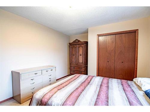 181 Grand Avenue, Norglenwold, AB - Indoor Photo Showing Bedroom