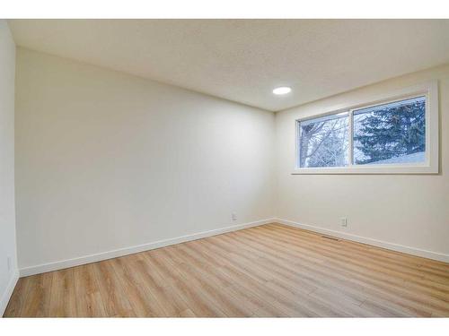 14 Spencer Street, Red Deer, AB - Indoor Photo Showing Other Room