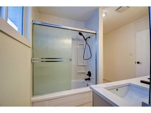 14 Spencer Street, Red Deer, AB - Indoor Photo Showing Bathroom