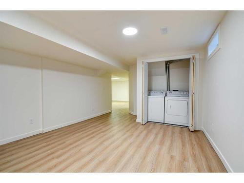 14 Spencer Street, Red Deer, AB - Indoor Photo Showing Laundry Room