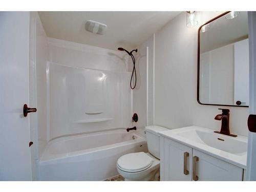 14 Spencer Street, Red Deer, AB - Indoor Photo Showing Bathroom