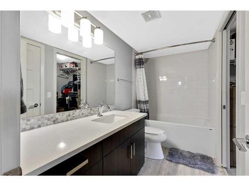 2206-10 Market Boulevard, Airdrie, AB - Indoor Photo Showing Bathroom