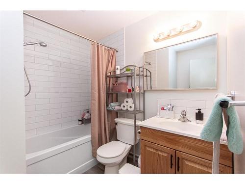 24 Gilchrist Crescent, Red Deer, AB - Indoor Photo Showing Bathroom